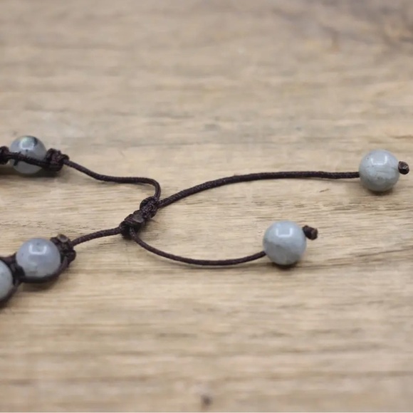 LABRADORITE Hand Carved Wolf Totem Natural Crystal Gemstone Bracelet - Picture 3 of 6